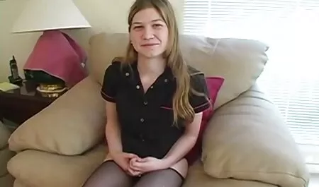 Sensuelle pénétration anale dans le video classic porno cul d'une jolie fille