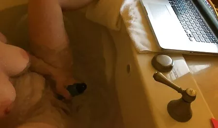 Après la pratique, brune flexible, célèbre pour vintage film porno francais sauter sur l'homme girlie.