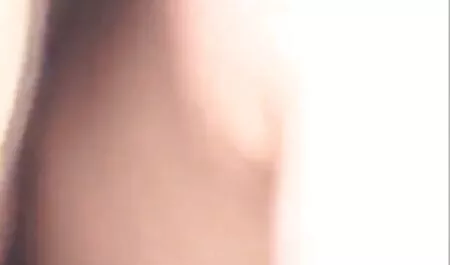 Une femme adulte taquine son meilleur ami pendant que son fils court avec film retro sex un chien.