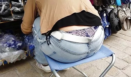 Les filles qui ont fait des expériences german retro xxx sexuelles pour enseigner à un homme des leçons simples