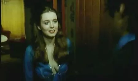 Maman baisé une femme adulte. sex filmi retro