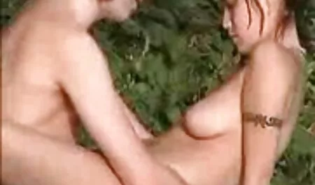 Russe brune se film porno retro italien masturbe avec des jouets sexuels.