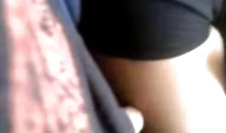 Femme adulte films xxx vintage heureux de tenir le cul de la Vierge, le garçon était