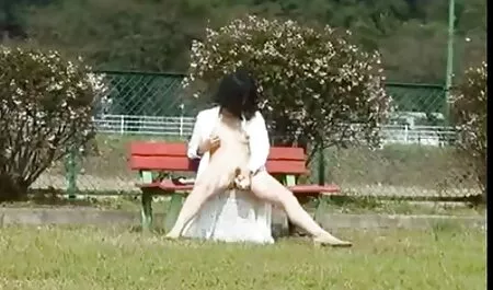 Longue poitrine blonde porno antiquité aide à se masturber homme à l'expérience d'un fort orgasme