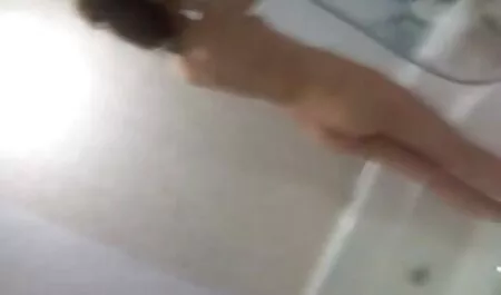 Une femme adulte qui se baise avec un xhamster classic film gros pénis.
