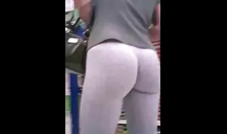 Mari porno films vintage trompé se soumet à un professionnel.