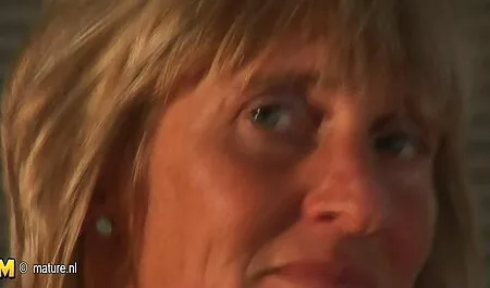 Masturbation sexe anal une jeune fille avec des jouets et des poings classic porn 90s mignons