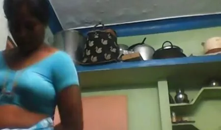 Jeux BDSM d'une jeune brune et d'un homme adulte plein de luxure. porn mom son classic