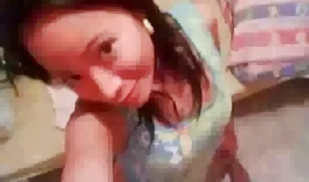 Suivant à un french porn vintage ami ivre, un gars qui mange sa copine brune.