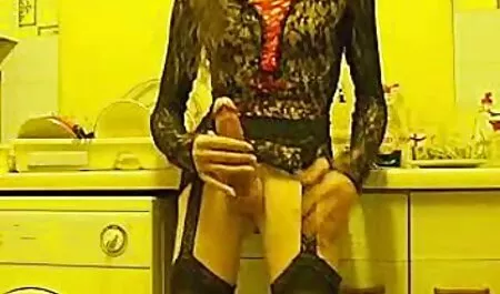 Courbes femmes sucer vintage film porno francais la bite et baiser le style de chien.