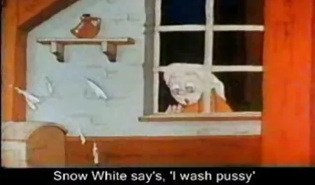 La mère vintage sex porn film et le fils russes sont allés aux toilettes.