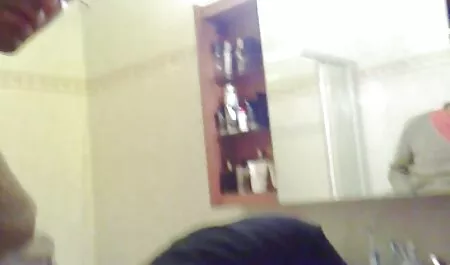 Elle a film porno vintage italien emmené le mari choqué dans un nouvel appartement et a laissé la famille baiser.