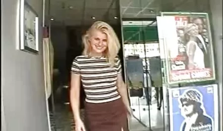 Nice, Gros seins russe vintage tube movie en bas coller un gode dans son cul
