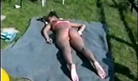 Jolie brune se fait baiser à la porn classic streaming maison en Mission.