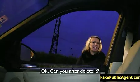 Busty modèle est un homme d'affaires qui est heureux avec le porn classic 80 sexe.