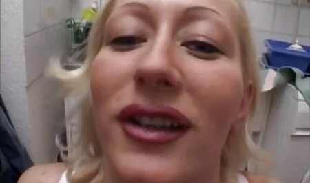 Russe Kralya vient entre le pain et le gros porno vintage francais complet gode.