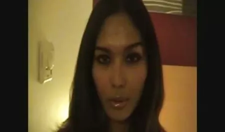 La fille semble vintage porno movies online amoureuse de son amant.