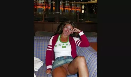 Est tombé sur le lit et avec la beauté rocco siffredi vintage video de la jeune fille mange de la poitrine naturelle de luxe