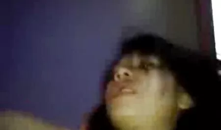 L'homme classic porn 60s et sa petite amie copulent devant la caméra.