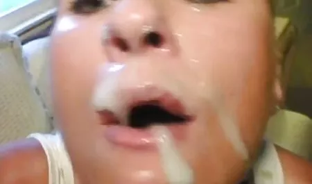 L'entraîneur Milf fort domine l'athlète d'âge moyen, le gros. filme porno 1990