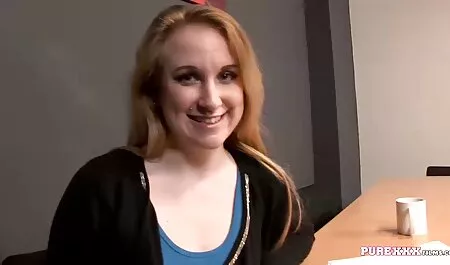 Jocks attaque la vieille femme de ménage et embrasse une femme porni classic adulte