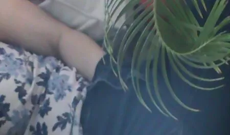 Les jeunes filles russes se font baiser vintage french porn film par le masseur et ont un orgasme.