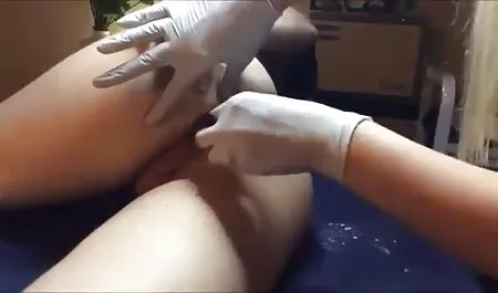 La mariée avec le sexe passionné dans joy karins vintage la rue et gémit follement.
