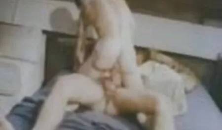 Doux depuis de nombreuses années vintage sexe french avec de beaux amis qui sucent le pénis devant la caméra