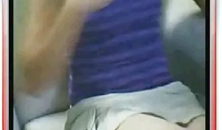 Après le dîner dans un bar, deux classic porno francais couples dansent le sexe chaud à la maison.