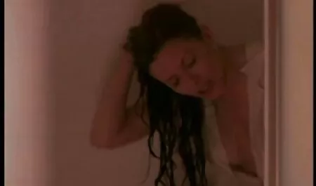 Les toilettes sont très appropriées pour le jeu féminin. sexe vintage french