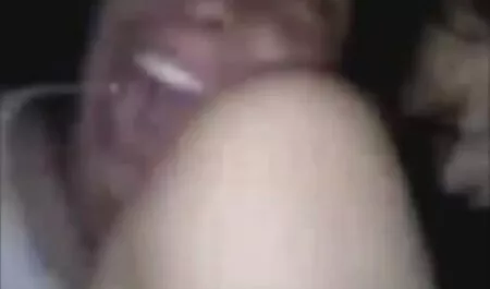 Blonde, sucer passionnément une grosse film vintage sex bite avant le mariage.