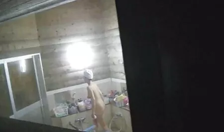 Adulte blonde avec un doux Poilu corps vient à Personnel casting pour obtenir une augmentation de pensions retro nude film