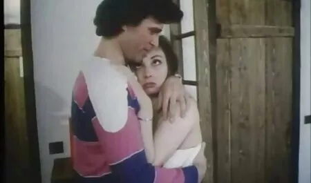 Gros, Rouge, poilue, aux yeux bleus sucer une bite retro cinema sex artificielle, chat vidéo