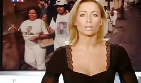 Brunette femmes avec des lunettes vintage porn cinema sucer la bite posant 69 sans enlever la robe et le ravitaillement