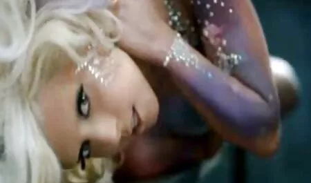 Après film porno francais retro le travail, la femme cancéreuse a baisé sa grosse poitrine avec du nylon.