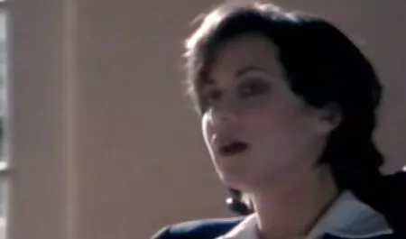 Salle de bain beauté en bas movie sex vintage à travers la pratique avec deux étrangers