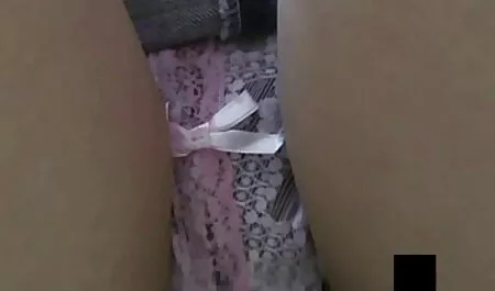Buste rodox porn movie brunette gencives sur les salutations du Nouvel An d'un ami
