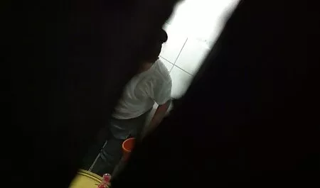 Il a tiré rape vintage xxx une jolie fille dans le cul et maman dans la bouche de sa petite amie.