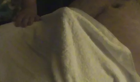 Une fille avec un gros pare chocs film porno vintage hd ramène d'autres femmes à la maison