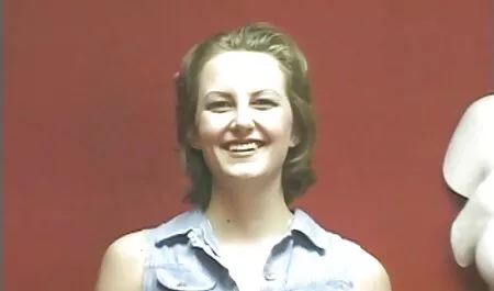 Sexe une belle matinée d'une longue blonde poilue et son petit ami dans la chambre film vintage erotic à coucher