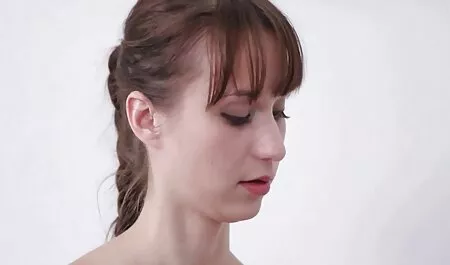 Une jolie vintage cartoon porno fille en lingerie léchée et baisée