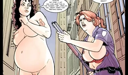 Deux filles aiment les hommes avec des retro cinema sex groupes de fellations et la baisent un trou.
