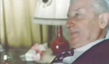 Putain russe qui cinema porno vintage coule dans l'amour est à lui.
