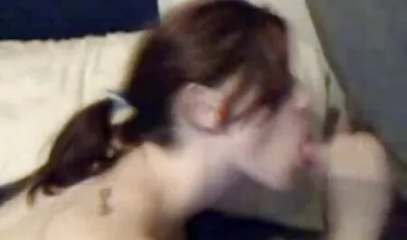 Érotique par une sex classic xx belle brune avec une figure de fantaisie