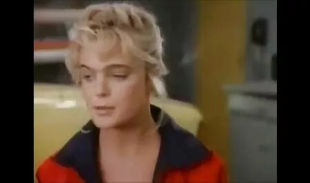 Les hommes ont baisé une pute russe dans le trou, des deux côtés de la ville. vintage porn cinema