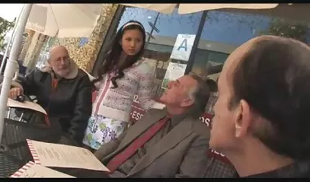 Nastya de Crimée pour sucer la bite de son mari et se leva joyeusement dans l'attitude film porno vintage mature d'un chevalier