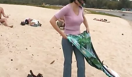 Le méchant du matin se tourna vers la blonde et la baisa classic film sex avec une grosse vis.