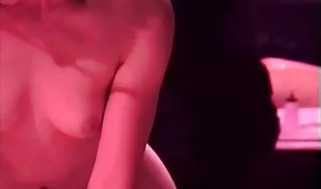 La blonde porno vintage film complet maigre s'est complètement rendue à son mari.